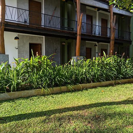Royal Tusker Hotel Udawalawe Exterior photo